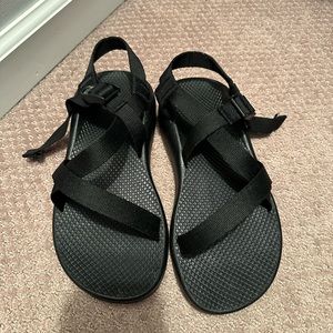 Women’s black Chacos